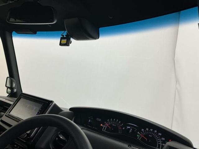 Ｎ－ＢＯＸカスタム Ｇ・Ｌホンダセンシング　メモリーナビ　ＥＴＣ　ヘッドライトＬＥＤ　キーレススタート　整備記録簿有　ベンチシート　オ－トエアコン　パワステ　クルコン　ＤＶＤプレーヤー　Ａライト　アイストップ　エアＢ　サイドエアＢ　ＵＳＢ接続（31枚目）