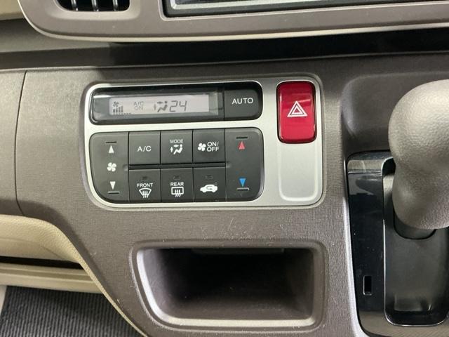 N-ONE G CD 運転席/助手席エアバッグ ABS スマキー 盗難防止アラーム アイドリンクストップ キーフリーシステム 全席PW フルオートエアコン 横滑り防止機能 運転席エアバッグ ベンチS 記録簿あり PS(12枚目)