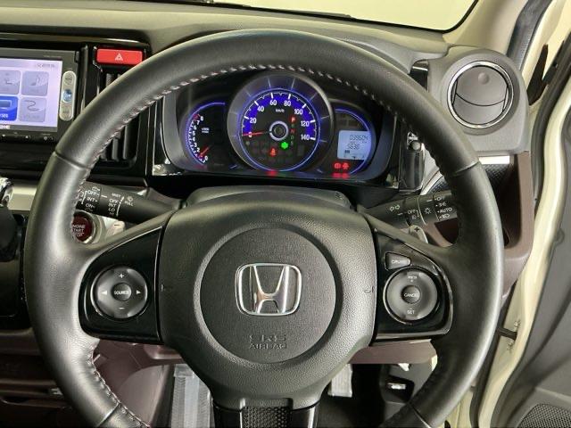 �X�e�A�����O�E�葤�̃X�C�b�`�ŃN���[�Y�R���g���[�����ȒP�ɑ���ł��܂�