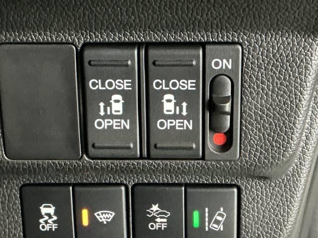 �p���[�X���C�h�h�A�̊J�̓X�}�[�g�L�[�̃����R����h�A�m�u�͖ܘ_�A�^�]�ȑ��̃X�C�b�`����ł��J���ł��A���S�E�ȒP�ł�