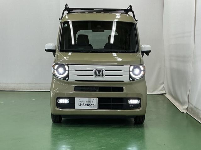 �k�d�c�w�b�h���C�g�𑕔����Ă��܂��B�k�d�c�w�b�h���C�g�͂ƂĂ����邭�A�J�̓����ԑ��s�����S�E���S�ł��B�I�[�g���C�g�R���g���[���t���Ŏ��̖͂��邳�ɉ����Ď����œ_���E�������܂�