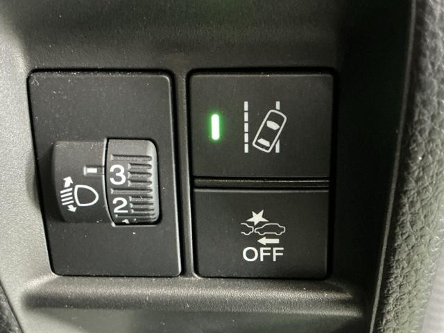 �H�O��E�}���@�\�͎Ԃ��Ԑ�����͂ݏo�������ȂƂ��ɎԐ����ɖ߂��悤�Ƀh���C�o�[�ւ��m�点���܂�