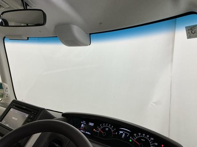 Ｌ　ディスプレイオーディオ　Ｒカメラ　ＣＤ　オートライ　追従走行　ソナー　車線逸脱警報装置　ｉ－ｓｔｏｐ　ｂｌｕｅｔｏｏｔｈ　スマートキープッシュスタート　Ｂモニター　ＬＥＤヘットライト　安全ボディ　ＰＷ（画像27）
