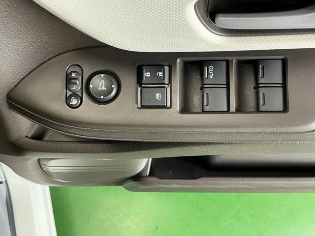 Ｌ　ディスプレイオーディオ　Ｒカメラ　ＣＤ　オートライ　追従走行　ソナー　車線逸脱警報装置　ｉ－ｓｔｏｐ　ｂｌｕｅｔｏｏｔｈ　スマートキープッシュスタート　Ｂモニター　ＬＥＤヘットライト　安全ボディ　ＰＷ（画像39）