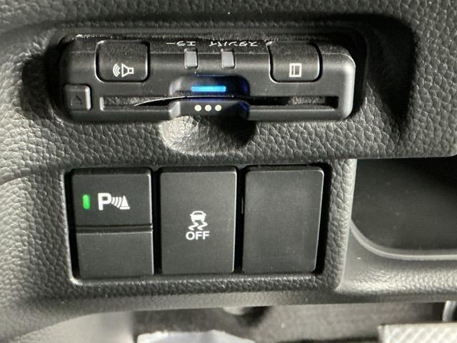 Ｌ　純正ナビ　Ｒカメラ　ブルートゥース　フルセグＴＶ　地デジフルセグ　スマートキー＆プッシュスタート　記録簿有　Ｐセンサー　ベンチＳ　Ｂカメ　パワーウィンドウ　両席エアバック　ＬＥＤヘッドライト　イモビ（画像11）