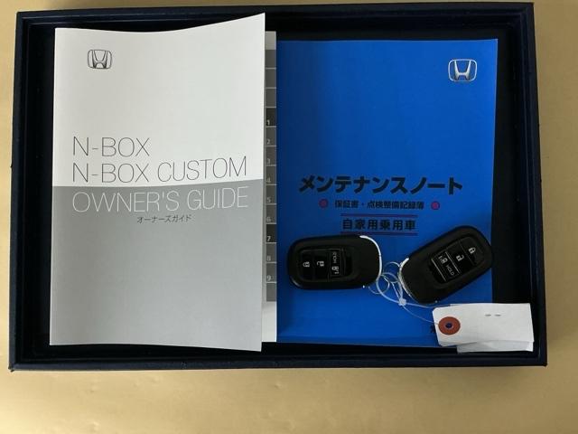 ベースグレード　メモリーナビ　リアカメラ　シートヒーター　ＬＥＤヘット　コーナーソナー　踏み間違い防止　Ｗエアバッグ　Ｂモニター　Ｂｌｕｅｔｏｏｔｈ　整備記録簿　フルセグ　ＶＳＡ　オートマチックハイビーム　ＵＳＢ（画像28）