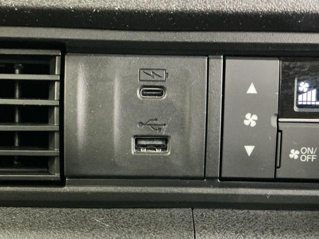 コーディネートスタイル　純正ナビ　Ｒカメラ　ブルートゥース　フルセグＴＶ　電格ミラー　インテリキー　定期点検記録簿　半革　ブレーキサポート　ＵＳＢポート　Ｂｌｕｅｔｏｏｔｈ　ＬＫＡＳ　ナビＴＶ　リヤカメラ　パーキングセンサー（画像13）