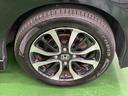 純正アルミホイールです。足元が引き立つので、車全体のイメージがアップしますよ！