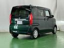 後席の窓には外から車内が見えにくくなるプライバシーガラスを採用。周りを気にせずリラックスして過ごせます