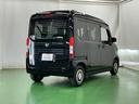 後席の窓には外から車内が見えにくくなるプライバシーガラスを採用。周りを気にせずリラックスして過ごせます