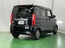 後席の窓には外から車内が見えにくくなるプライバシーガラスを採用。周りを気にせずリラックスして過ごせます
