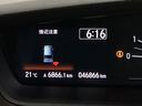 パーキングセンサーシステムは走行中に障害物が迫ると音と表示でお知らせ、低速走行時時の安心感を高めます
