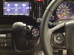 ホンダ純正メモリーナビ搭載なので、遠方へのドライブもお任せ下さい！ステアリング左手側にオーディオ関連のコントロールスイッチを配置しています。操作時は視線を逸らすことなく運転に集中できます 3