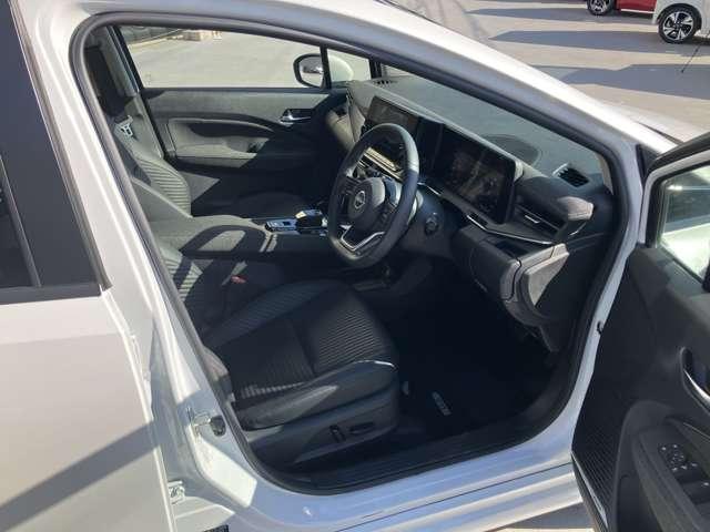 オーラ G レザーエディション ワンオーナ 追突防止 レーダークルーズ 車線逸脱警報装置 寒冷地仕様 禁煙車 LED 盗難防止 記録簿 バックモニター ETC インテリジェントキー メモリーナビゲーション AW キーレスエントリー(5枚目)