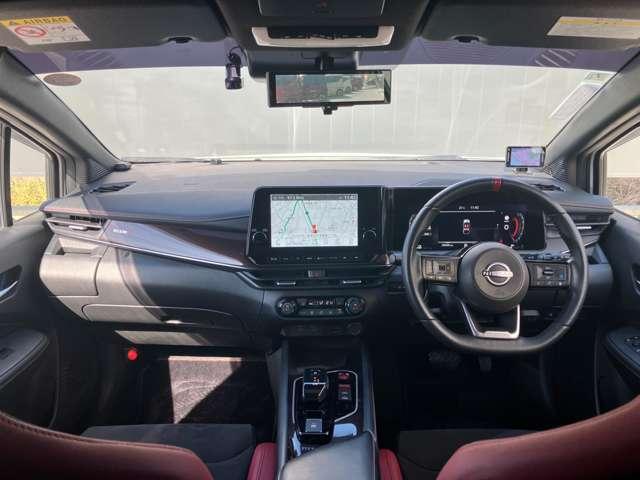 オーラ ニスモ　カーテンエアバッグ　エマブレ　インテリキー　ＥＴＣ　ドラレコ　車線逸脱警報　ワンセグ　キーフリーシステム　ダブルエアバック　定期点検記録簿　アルミホイール　運転席エアバッグ　メモリーナビ　ナビＴＶ（4枚目）