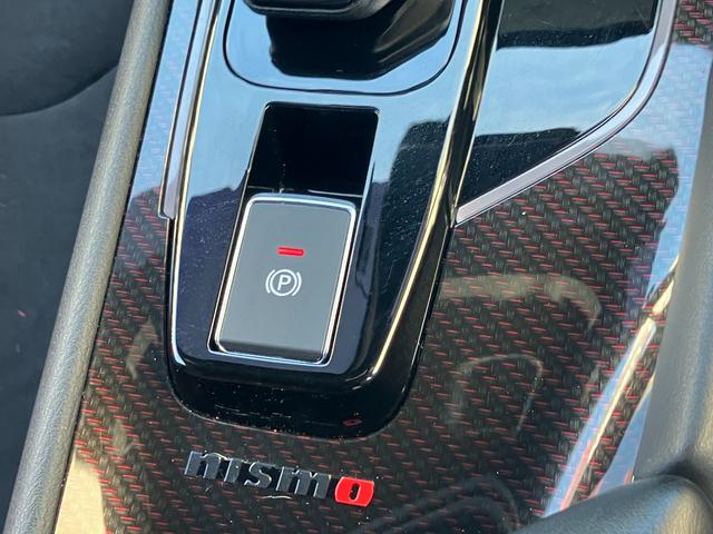 オーラ ニスモ　カーテンエアバッグ　エマブレ　インテリキー　ＥＴＣ　ドラレコ　車線逸脱警報　ワンセグ　キーフリーシステム　ダブルエアバック　定期点検記録簿　アルミホイール　運転席エアバッグ　メモリーナビ　ナビＴＶ（22枚目）
