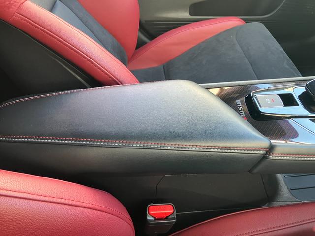 オーラ ニスモ　カーテンエアバッグ　エマブレ　インテリキー　ＥＴＣ　ドラレコ　車線逸脱警報　ワンセグ　キーフリーシステム　ダブルエアバック　定期点検記録簿　アルミホイール　運転席エアバッグ　メモリーナビ　ナビＴＶ（25枚目）