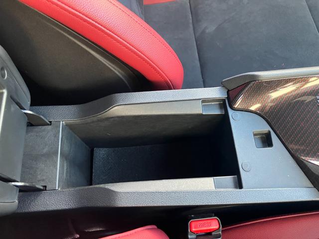 オーラ ニスモ　カーテンエアバッグ　エマブレ　インテリキー　ＥＴＣ　ドラレコ　車線逸脱警報　ワンセグ　キーフリーシステム　ダブルエアバック　定期点検記録簿　アルミホイール　運転席エアバッグ　メモリーナビ　ナビＴＶ（26枚目）