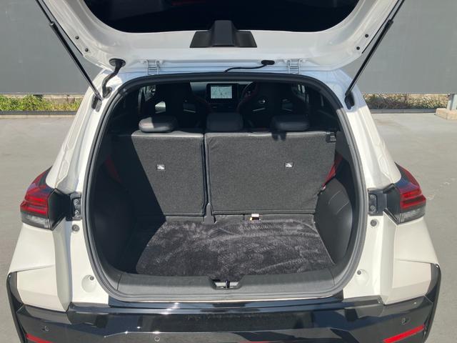 オーラ ニスモ　カーテンエアバッグ　エマブレ　インテリキー　ＥＴＣ　ドラレコ　車線逸脱警報　ワンセグ　キーフリーシステム　ダブルエアバック　定期点検記録簿　アルミホイール　運転席エアバッグ　メモリーナビ　ナビＴＶ（41枚目）