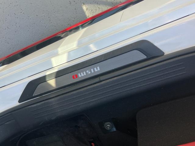 オーラ ニスモ　カーテンエアバッグ　エマブレ　インテリキー　ＥＴＣ　ドラレコ　車線逸脱警報　ワンセグ　キーフリーシステム　ダブルエアバック　定期点検記録簿　アルミホイール　運転席エアバッグ　メモリーナビ　ナビＴＶ（51枚目）