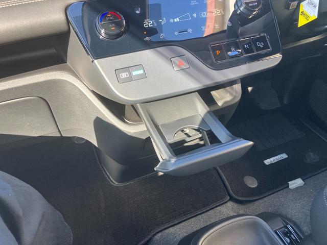 セレナ e-パワー ハイウェイスターV 自動(被害軽減)ブレーキ LDP 追従クルーズ LEDランプ 寒冷地仕様 バックモニター アルミホイール ドライブレコーダ ETC 記録簿 盗難防止システム スマートキー 1オナ オートエアコン(24枚目)