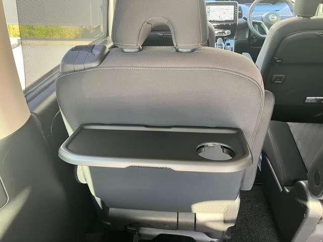 セレナ ｅ－パワー　ハイウェイスターＶ　３６０°カメラ　エマジェンシーブレーキ　１オナ　スマキー　バックカメラ　ＬＥＤ　レーンアシスト　点検記録簿付　ＥＴＣ　ドラレコ　Ａストップ　イモビ　サイドカーテンエアバック　フルオートエアコン　ＡＢＳ（11枚目）