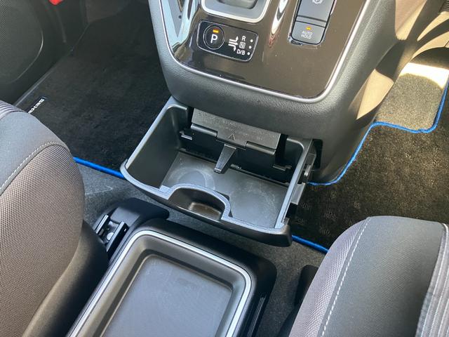 セレナ ｅ－パワー　ハイウェイスターＶ　３６０°カメラ　エマジェンシーブレーキ　１オナ　スマキー　バックカメラ　ＬＥＤ　レーンアシスト　点検記録簿付　ＥＴＣ　ドラレコ　Ａストップ　イモビ　サイドカーテンエアバック　フルオートエアコン　ＡＢＳ（32枚目）