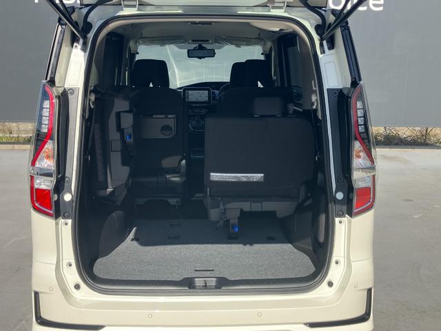 セレナ ｅ－パワー　ハイウェイスターＶ　３６０°カメラ　エマジェンシーブレーキ　１オナ　スマキー　バックカメラ　ＬＥＤ　レーンアシスト　点検記録簿付　ＥＴＣ　ドラレコ　Ａストップ　イモビ　サイドカーテンエアバック　フルオートエアコン　ＡＢＳ（42枚目）