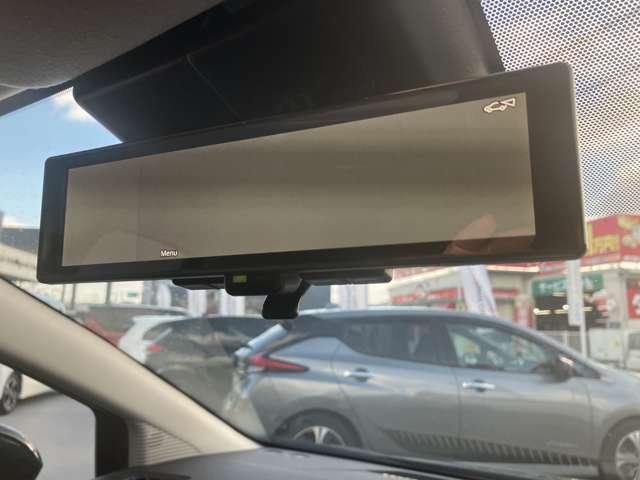 �X�}�[�g���[���~���[���t���Ă��܂��B����s���[��ו��A��Ȃɓ��悵�Ă������܂�Ȃǎ��E���Ղ�ꂽ�ꍇ�ł�����J��������̉f���ň��S�m�F�����邱�Ƃ��ł��܂��B