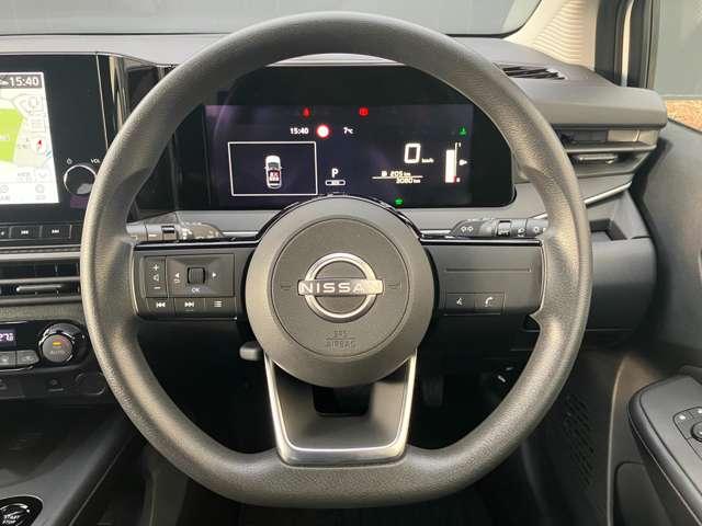 �c�`��̃X�e�A�����O�B��~���ɑ����������X���[�Y�ɏ��~��ł��܂��B�����ɃI�[�f�B�I�Ȃǂ𑀍�o����X�C�b�`�𑕔����Ă��܂��B