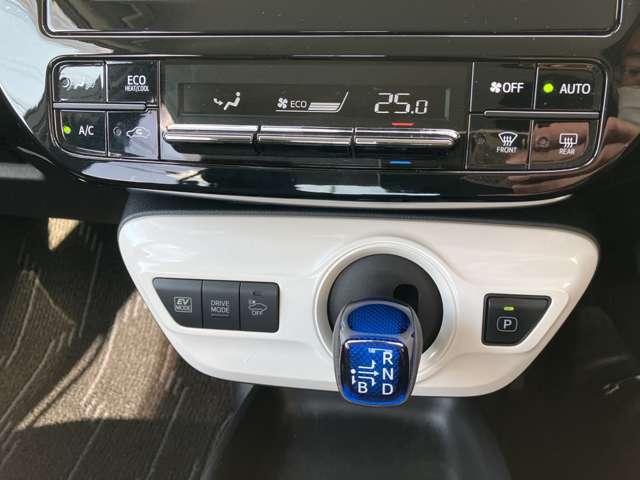 プリウス １．８　Ｓ　社外ナビ　バックカメラ　ＬＥＤヘッドライト　ＬＥＤヘット　盗難防止システム　ＡＣ　ナビ＆ＴＶ　バックガイドモニター　ＥＴＣ車載器　運転席パワーウィンドウ　サイドエアバック　メモリーナビゲーション　リモコンキー　ＡＢＳ　ワンセグ　助手席エアバック（14枚目）