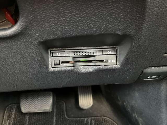 プリウス １．８　Ｓ　社外ナビ　バックカメラ　ＬＥＤヘッドライト　ＬＥＤヘット　盗難防止システム　ＡＣ　ナビ＆ＴＶ　バックガイドモニター　ＥＴＣ車載器　運転席パワーウィンドウ　サイドエアバック　メモリーナビゲーション　リモコンキー　ＡＢＳ　ワンセグ　助手席エアバック（19枚目）