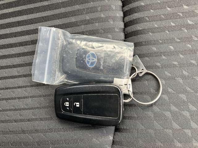 プリウス １．８　Ｓ　社外ナビ　バックカメラ　ＬＥＤヘッドライト　ＬＥＤヘット　盗難防止システム　ＡＣ　ナビ＆ＴＶ　バックガイドモニター　ＥＴＣ車載器　運転席パワーウィンドウ　サイドエアバック　メモリーナビゲーション　リモコンキー　ＡＢＳ　ワンセグ　助手席エアバック（20枚目）