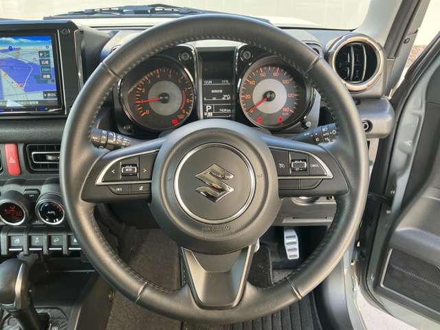 �������̂���{�v���̃X�e�A�����O�𑕒����Ă��܂��B