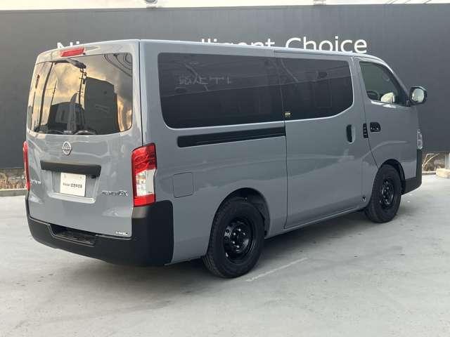 キャラバン 2.0 プレミアムGX ロングボディ マルチベッド テーブル 当社試乗車UP 折り畳みベッド テーブル (2枚目)