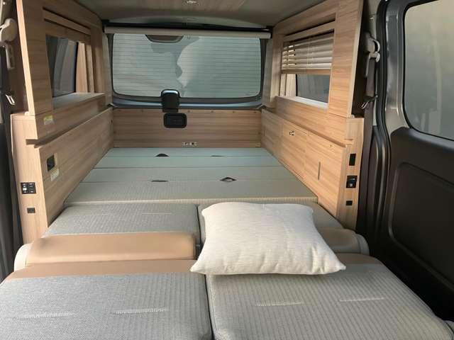 キャラバン 2.0 プレミアムGX ロングボディ マルチベッド テーブル 当社試乗車UP 折り畳みベッド テーブル (6枚目)