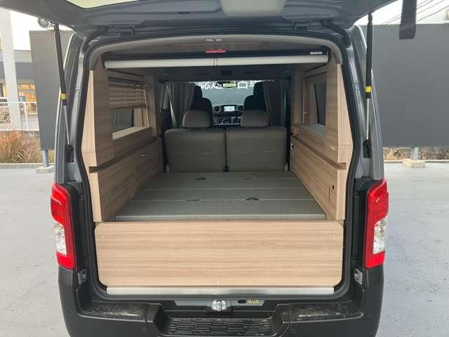キャラバン 2.0 プレミアムGX ロングボディ マルチベッド テーブル 当社試乗車UP 折り畳みベッド テーブル (7枚目)