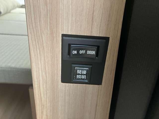 キャラバン 2.0 プレミアムGX ロングボディ マルチベッド テーブル 当社試乗車UP 折り畳みベッド テーブル (9枚目)