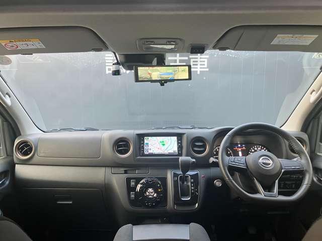 キャラバン 2.0 プレミアムGX ロングボディ マルチベッド テーブル 当社試乗車UP 折り畳みベッド テーブル (16枚目)