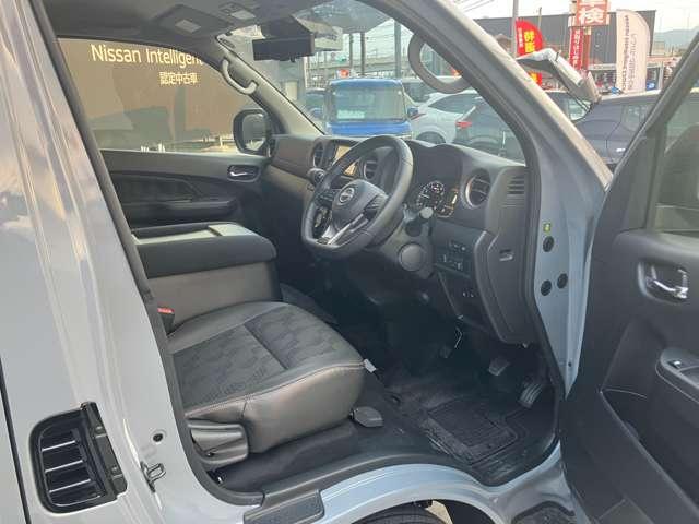 キャラバン 2.0 プレミアムGX ロングボディ マルチベッド テーブル 当社試乗車UP 折り畳みベッド テーブル (17枚目)