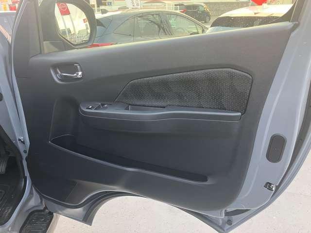 キャラバン 2.0 プレミアムGX ロングボディ マルチベッド テーブル 当社試乗車UP 折り畳みベッド テーブル (18枚目)