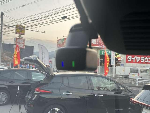 キャラバン 2.0 プレミアムGX ロングボディ マルチベッド テーブル 当社試乗車UP 折り畳みベッド テーブル (32枚目)