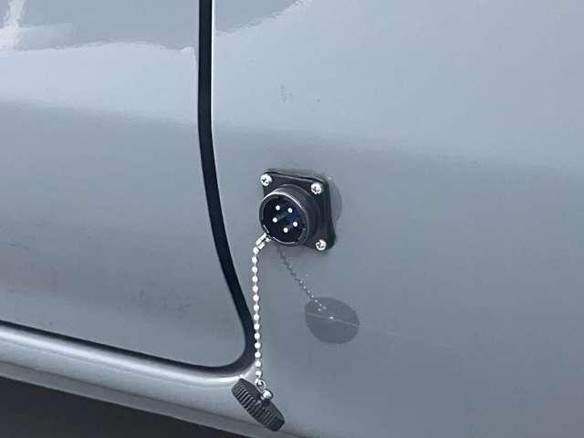 キャラバン 2.0 プレミアムGX ロングボディ マルチベッド テーブル 当社試乗車UP 折り畳みベッド テーブル (37枚目)