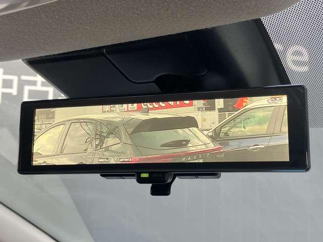 �㕔���Ȃ̐l��A�ו��Ɏ��E���ז����ꂸ�Ɏԗ�����̃J�����f�����~���[�ʂɉf���o���āA���ł��N���A�Ȍ�����E���m�ۂ���A�C���e���W�F���g���[���~���[�𑕔����Ă��܂��B