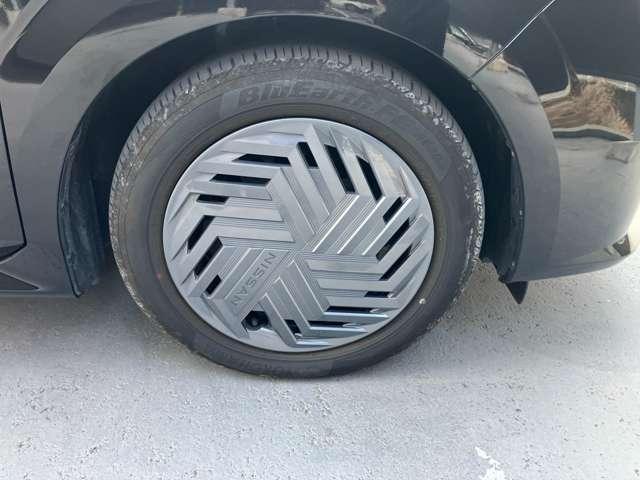 �����̂P�U�C���`�z�C�[���𑕒����Ă���܂��B�^�C���T�C�Y�͂P�W�T�^�U�O�q�P�U�ł��B�z�C�[���J�o�[�𑕒����Ă��܂��B