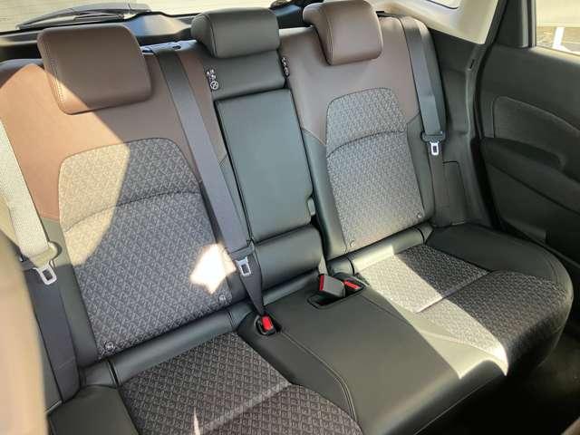 ���㕔���ȁ���Ȃ���l�̕��ł�����������X�y�[�X���m�ہB�������[���V�[�g�̃N�b�V�������_�炩�������O�h���C�u�̔�J���y�����Ă���܂��B