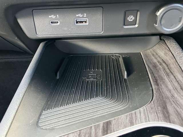 �X�}�[�g�t�H����h�@�����������̏[�d�P�[�u����ڑ����邱�ƂȂ����C�����X�[�d�\�ł��I�O�o����ۂɏ[�d�Ȃ��Ă��Q�Ă�K�v���Ȃ��̂ŕ֗��ł��I