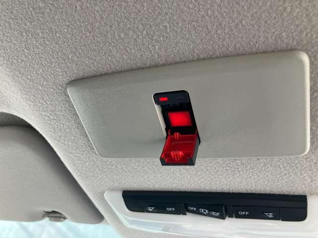 �r�n�r�R�[���{�^���𑕔����Ă��܂��B���̂₠����^�]�ɑ��������ȂǁA�I�y���[�^�[�֒��ڒʘb�ł��ċ~���v�����o���܂��B