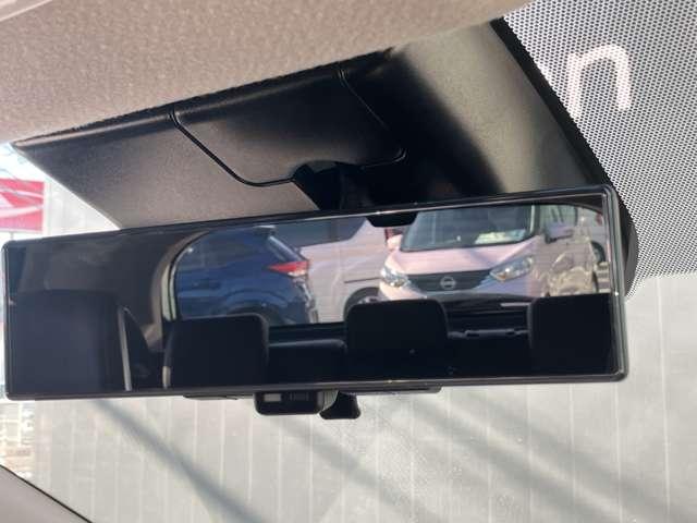 �㕔���Ȃ̐l��A�ו��Ɏ��E���ז����ꂸ�Ɏԗ�����̃J�����f�����~���[�ʂɉf���o���āA���ł��N���A�Ȍ�����E���m�ۂ���A�C���e���W�F���g���[���~���[�𑕔����Ă��܂��B