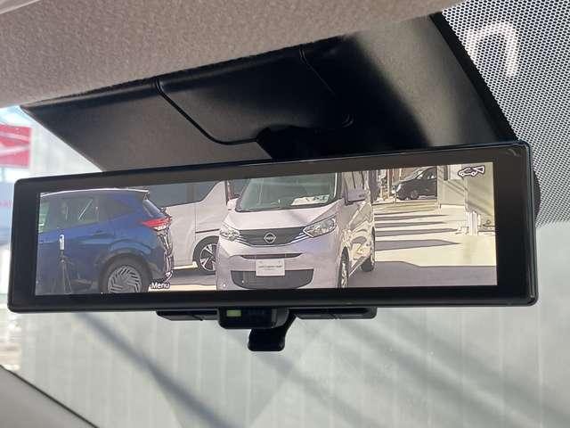 �㕔���Ȃ̐l��A�ו��Ɏ��E���ז����ꂸ�Ɏԗ�����̃J�����f�����~���[�ʂɉf���o���āA���ł��N���A�Ȍ�����E���m�ۂ���A�C���e���W�F���g���[���~���[�𑕔����Ă��܂��B